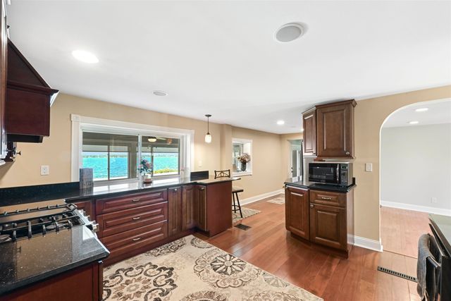 2551 W Shore Road, Isle La Motte, VT 05463
