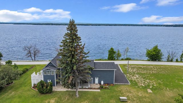 2551 W Shore Road, Isle La Motte, VT 05463