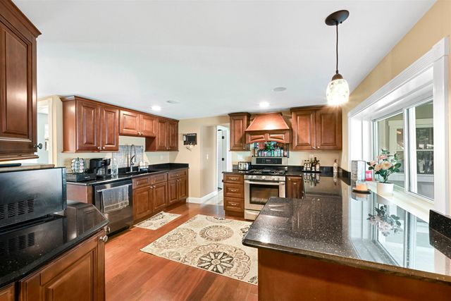 2551 W Shore Road, Isle La Motte, VT 05463