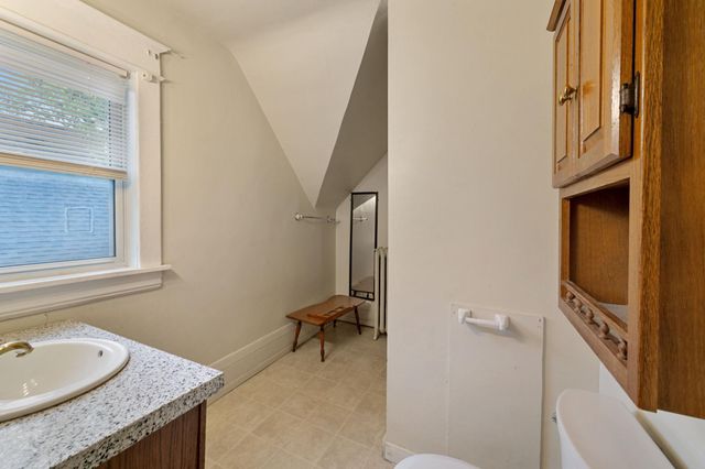985 5th Street E, Saint Paul, MN 55106