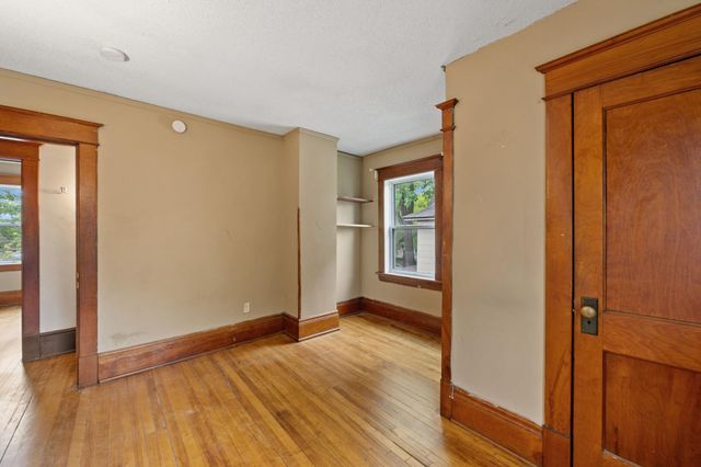 985 5th Street E, Saint Paul, MN 55106