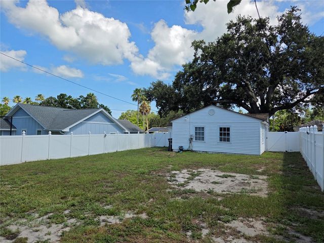 321 WILDWOOD WAY, Clearwater, FL 33756