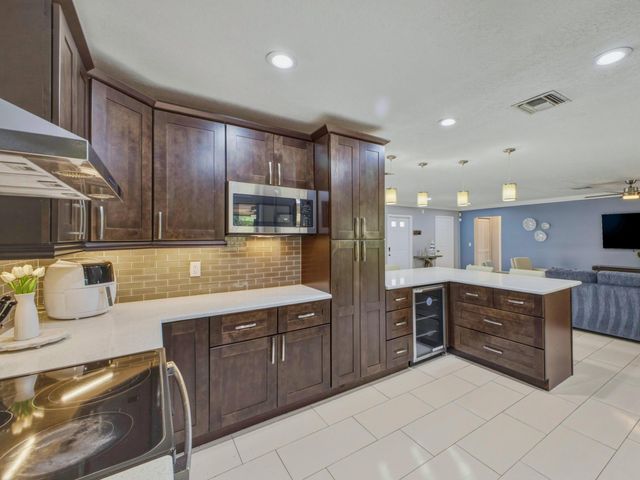 1127 Sea Pines Way, Lantana, FL 33462