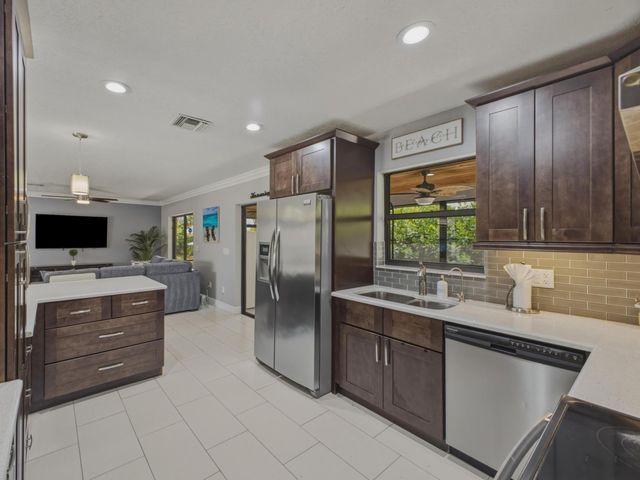 1127 Sea Pines Way, Lantana, FL 33462