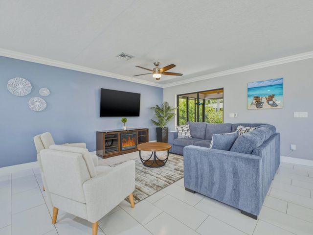 1127 Sea Pines Way, Lantana, FL 33462