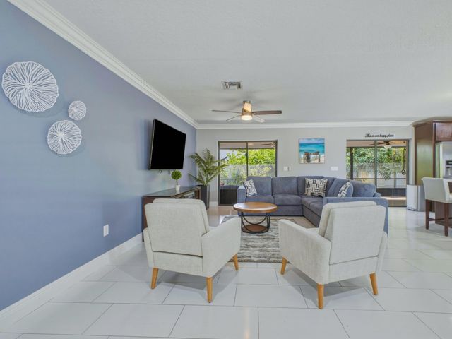 1127 Sea Pines Way, Lantana, FL 33462