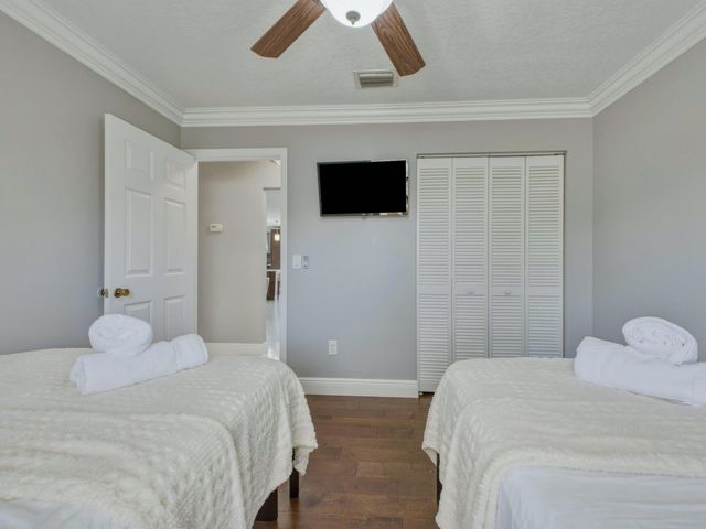 1127 Sea Pines Way, Lantana, FL 33462