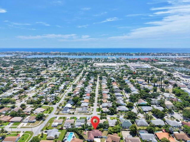 1127 Sea Pines Way, Lantana, FL 33462