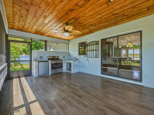 1127 Sea Pines Way, Lantana, FL 33462