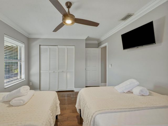 1127 Sea Pines Way, Lantana, FL 33462