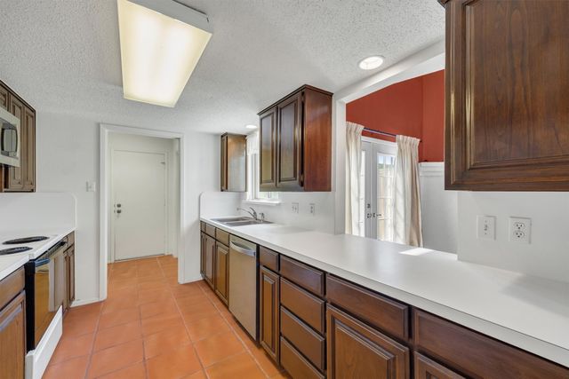 2906 Wayside Drive, Bedford, TX 76021