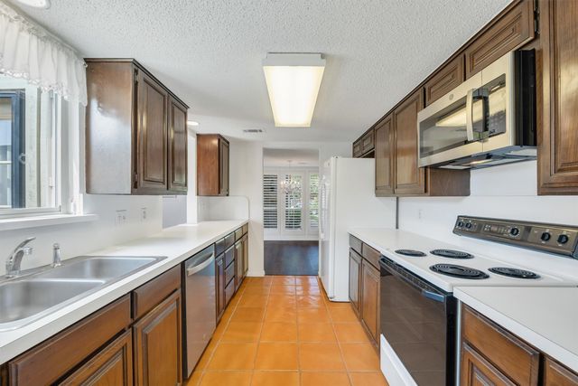 2906 Wayside Drive, Bedford, TX 76021