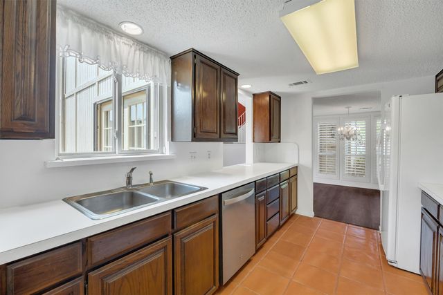 2906 Wayside Drive, Bedford, TX 76021