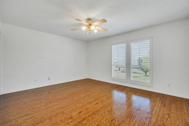 2906 Wayside Drive, Bedford, TX 76021