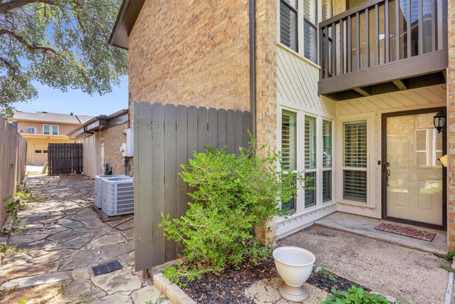 2906 Wayside Drive, Bedford, TX 76021