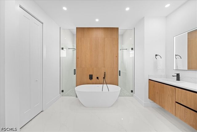 203 SE 11th TER, Cape Coral, FL 33990