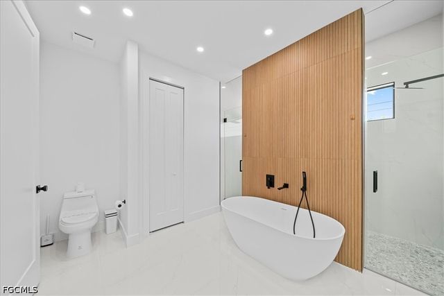 203 SE 11th TER, Cape Coral, FL 33990