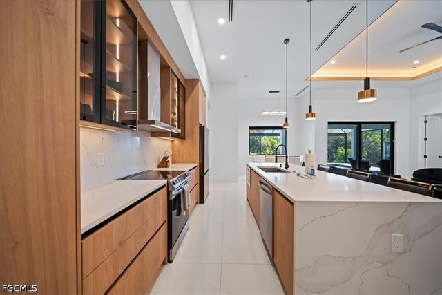 203 SE 11th TER, Cape Coral, FL 33990