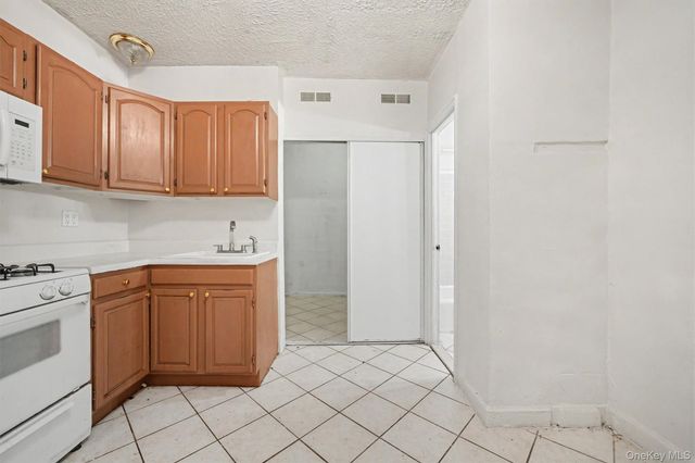 2190 boston Road 6B, Bronx, NY 10462