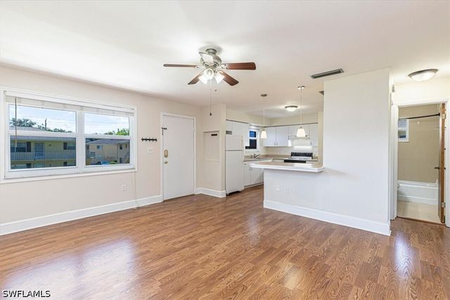 3325 Airport RD N S5, Naples, FL 34105
