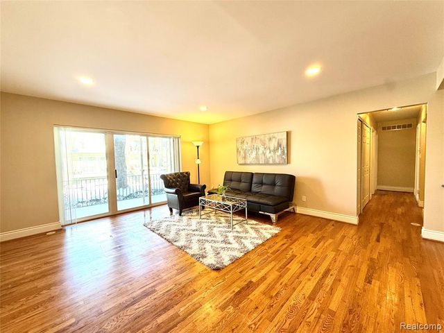 1111 Old Woodward Avenue 4, Birmingham, MI 48009