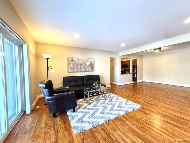 1111 Old Woodward Avenue 4, Birmingham, MI 48009