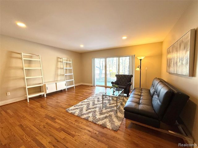 1111 Old Woodward Avenue 4, Birmingham, MI 48009