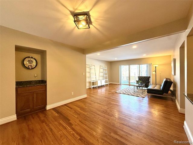 1111 Old Woodward Avenue 4, Birmingham, MI 48009