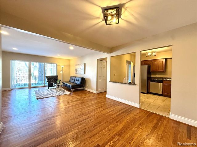 1111 Old Woodward Avenue 4, Birmingham, MI 48009