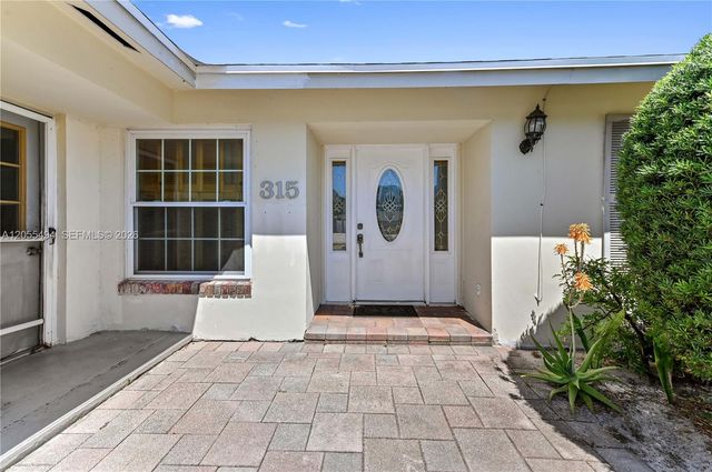315 SW 12th Avenue, Boynton Beach, FL 33435