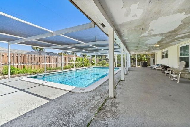315 SW 12th Avenue, Boynton Beach, FL 33435