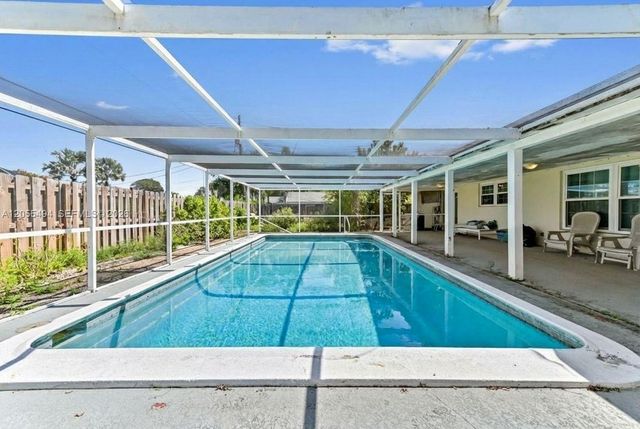315 SW 12th Avenue, Boynton Beach, FL 33435