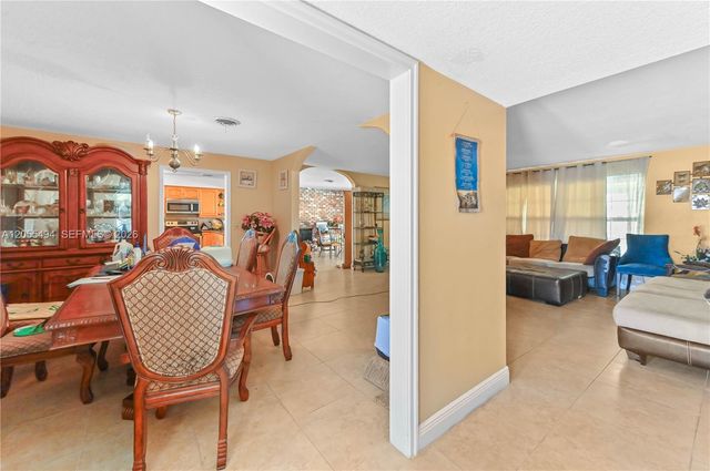 315 SW 12th Avenue, Boynton Beach, FL 33435
