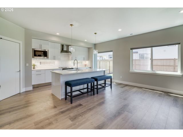 6802 Se Genrosa St, Hillsboro, OR 97129