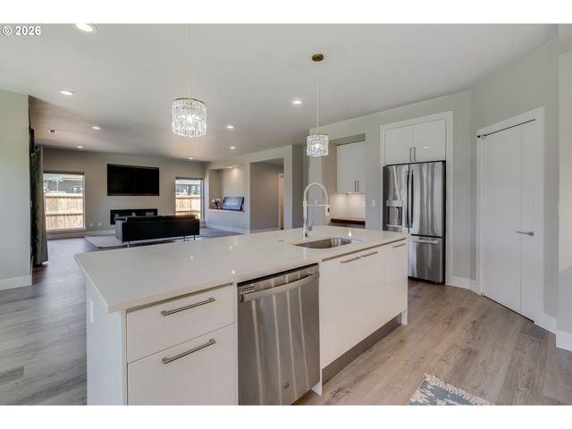 6802 Se Genrosa St, Hillsboro, OR 97129