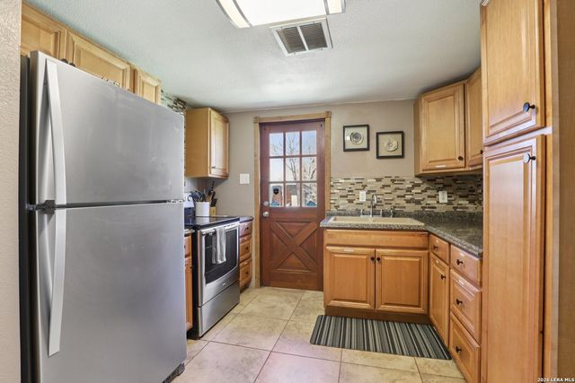 122 Nueces, Seguin, TX 78155