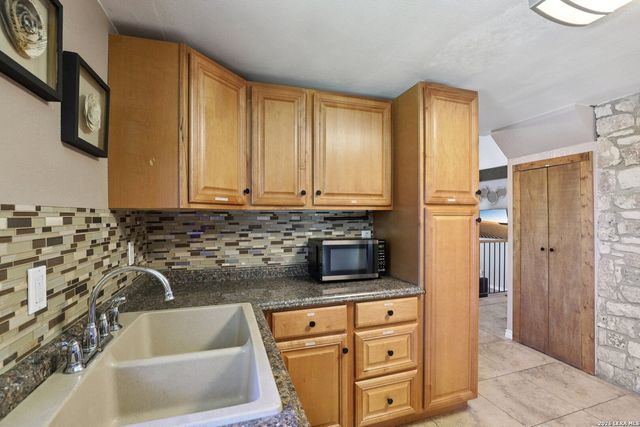 122 Nueces, Seguin, TX 78155