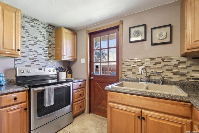 122 Nueces, Seguin, TX 78155