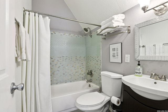 122 Nueces, Seguin, TX 78155