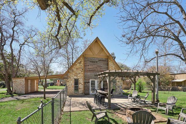 122 Nueces, Seguin, TX 78155