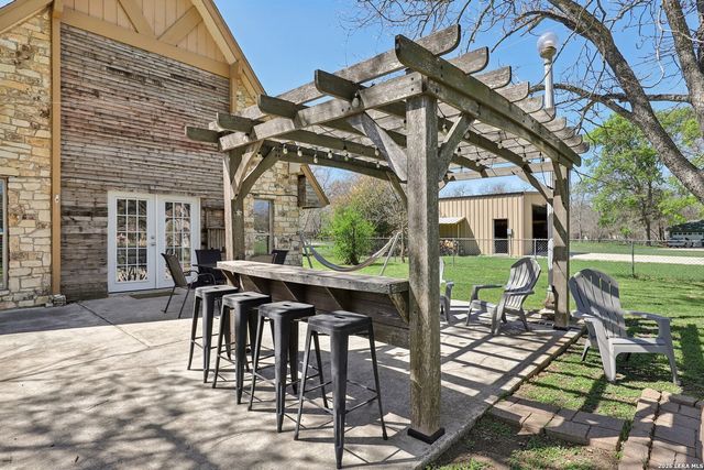 122 Nueces, Seguin, TX 78155