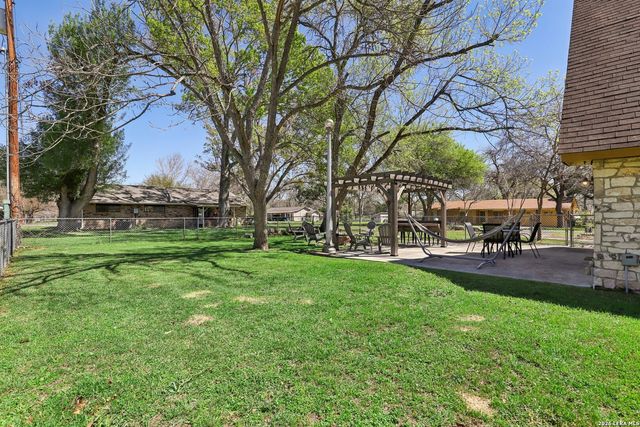 122 Nueces, Seguin, TX 78155