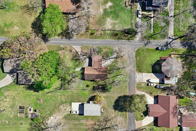 122 Nueces, Seguin, TX 78155