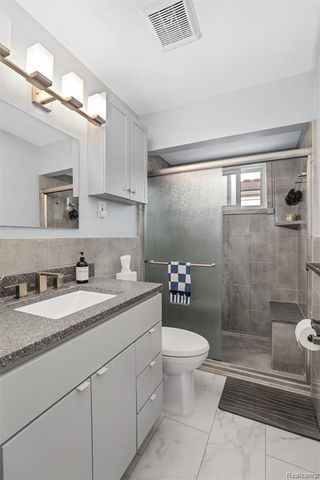 220 N Chocolay Avenue, Clawson, MI 48017