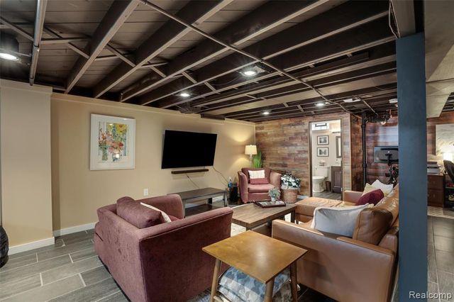 220 N Chocolay Avenue, Clawson, MI 48017