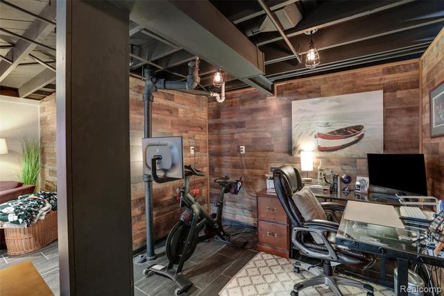220 N Chocolay Avenue, Clawson, MI 48017