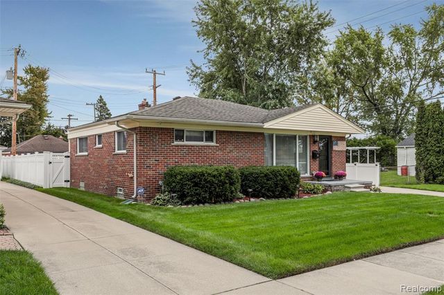 220 N Chocolay Avenue, Clawson, MI 48017