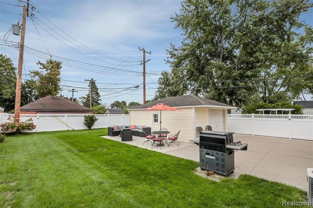 220 N Chocolay Avenue, Clawson, MI 48017