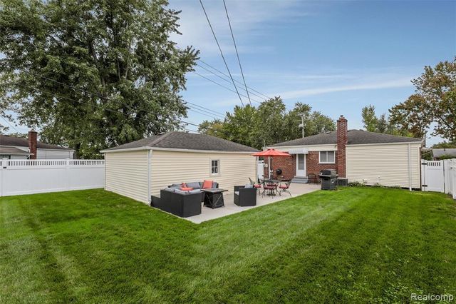 220 N Chocolay Avenue, Clawson, MI 48017