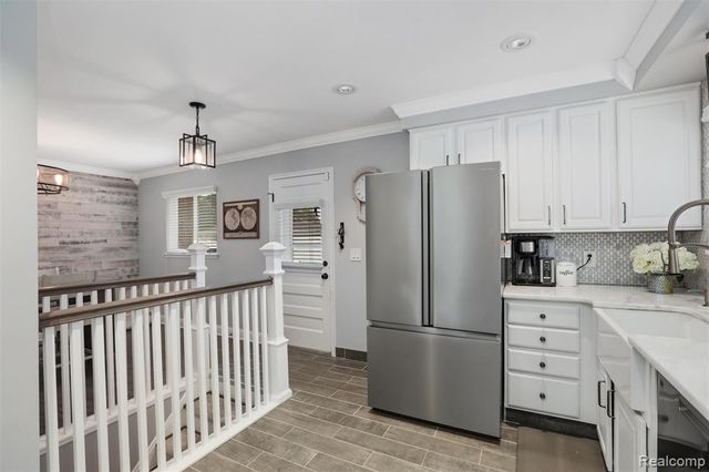 220 N Chocolay Avenue, Clawson, MI 48017